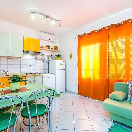 Apartman 400 Meter Zum Mit Wlan, Klima, Terrasse, Grill